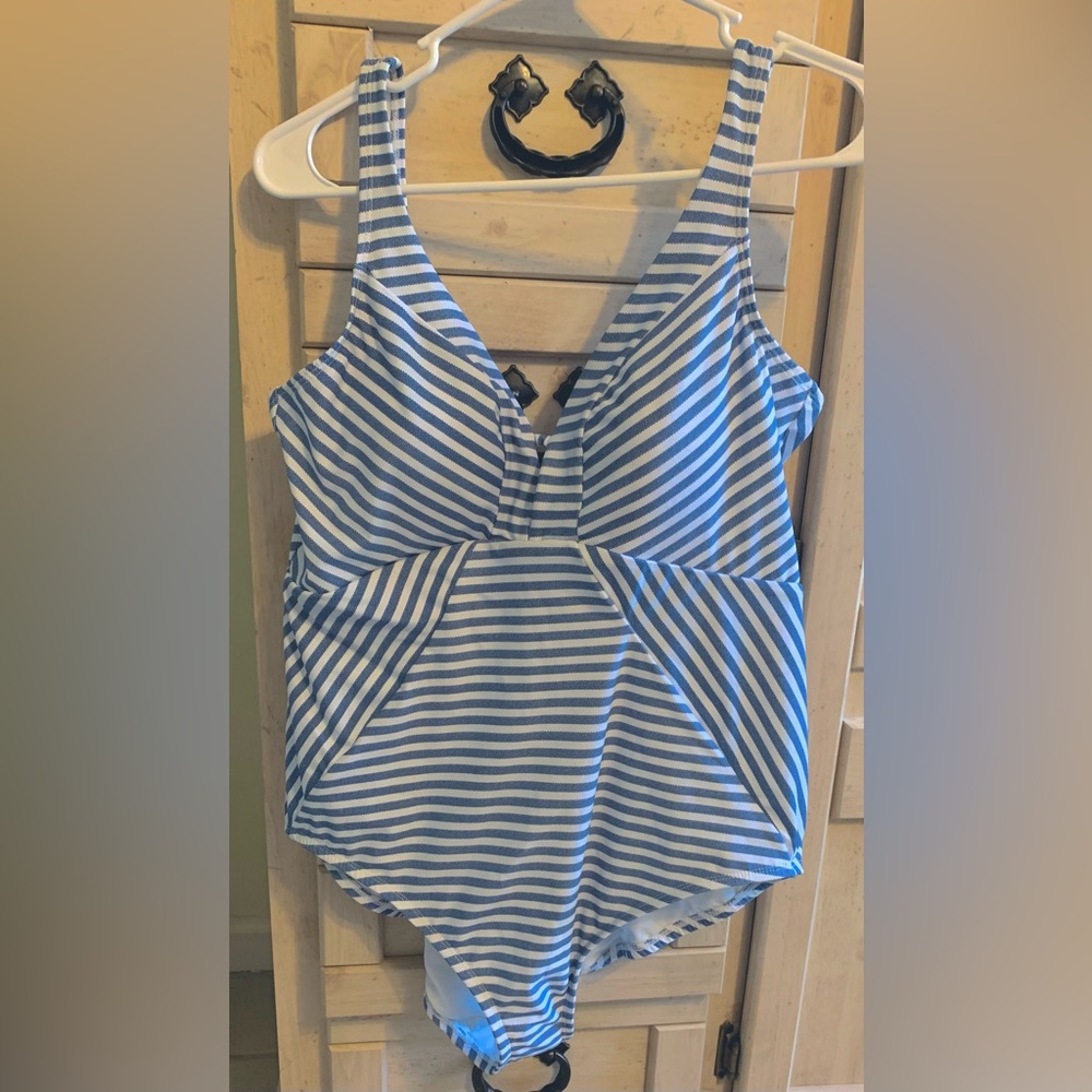 No Boundaries XL Bathing Suit w/ Thin Built-in Pads